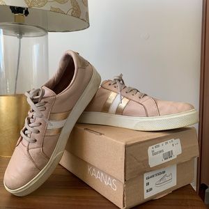 Kaanas Tatacoa Sneaker Size 8